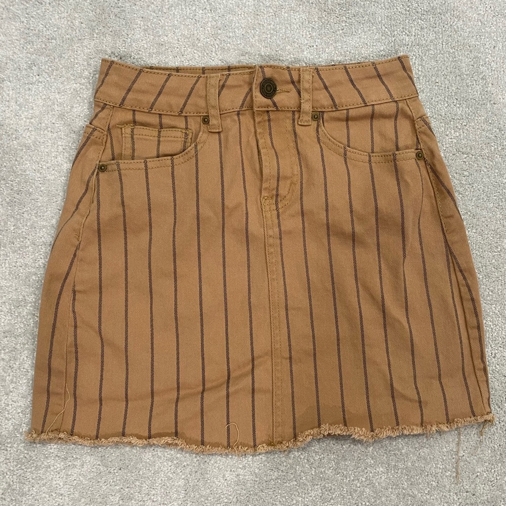 Mini skirt with raw hem